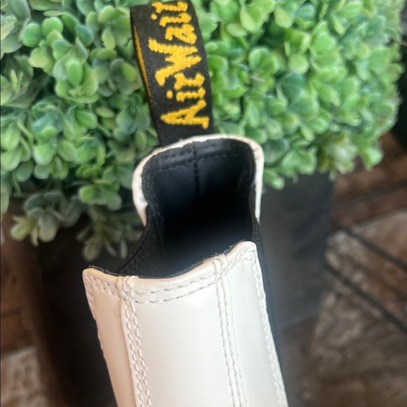 Dr. Martens Air vision sole White oil resistant Leather Chelsea Boots. EUC - Picture 3 of 6